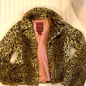 Fun leopard print faux fur jacket!